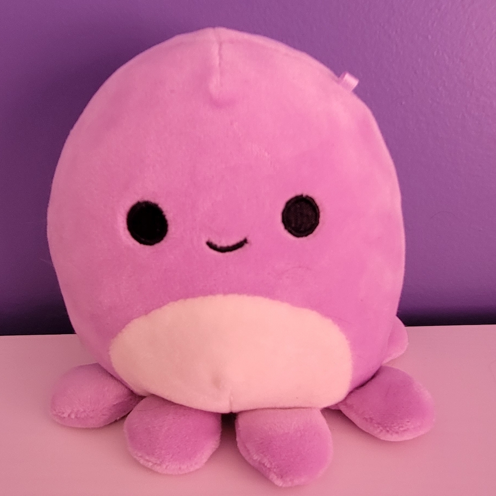 Wide Eyed Violet Squishmallow